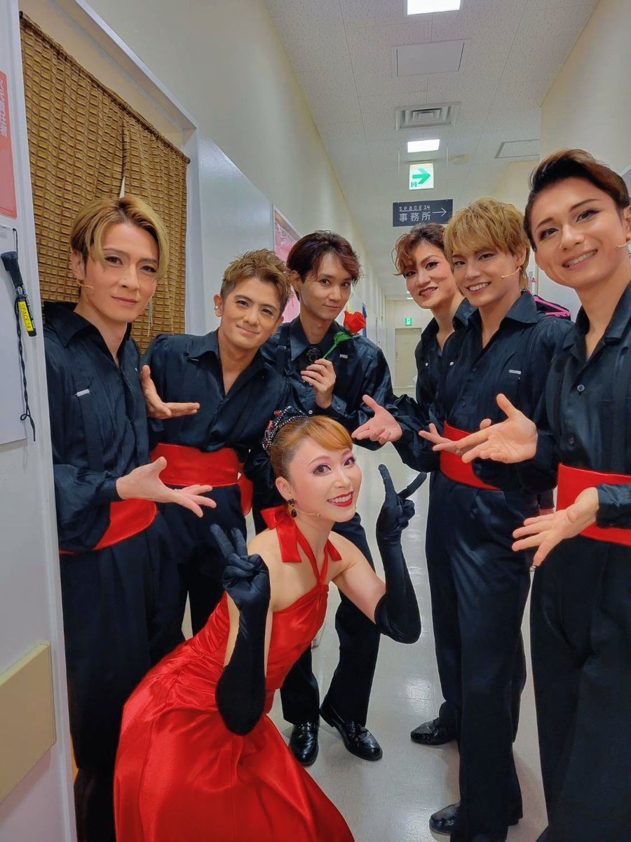 yusukeee_0716's tweet image. The Show「EXTENSION!」
大阪公演、千穐楽を迎え、無事に終演いたしました.

#FabulousRevueBoys の中でもいつものレビューとはまた違った作品 #EXTENSION.
あきらめないことを,希望を捨てないことを.
お客さまに届けながらも僕自身にも言っているそんな心打つ作品でした.…