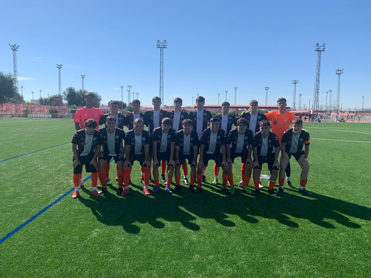CalaveraCFutbol's tweet photo. #CalaveraCFJuvenilA 

❌ Derrota por la mínima para nuestro primer equipo juvenil en su visita al @CanteraSFC. Los chicos de @Manu_Anguas tuvieron opciones y cayeron en el tramo final del choque. ¡Seguimos! https://t.co/toSaQwol6i