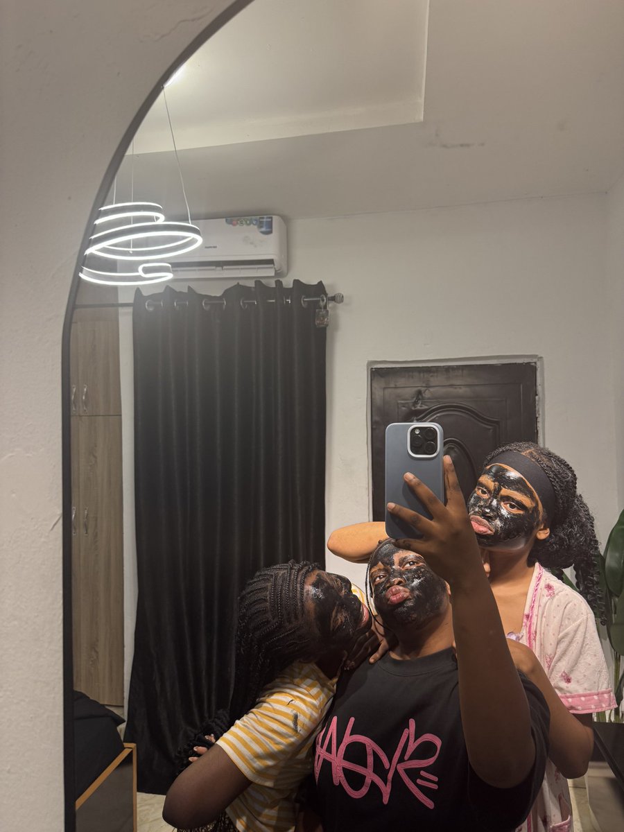 bbypsycho001's tweet photo. The trios core 😂. Still contemplating which is best for a wallpaper 😂😭 https://t.co/UhYAWwPw10
