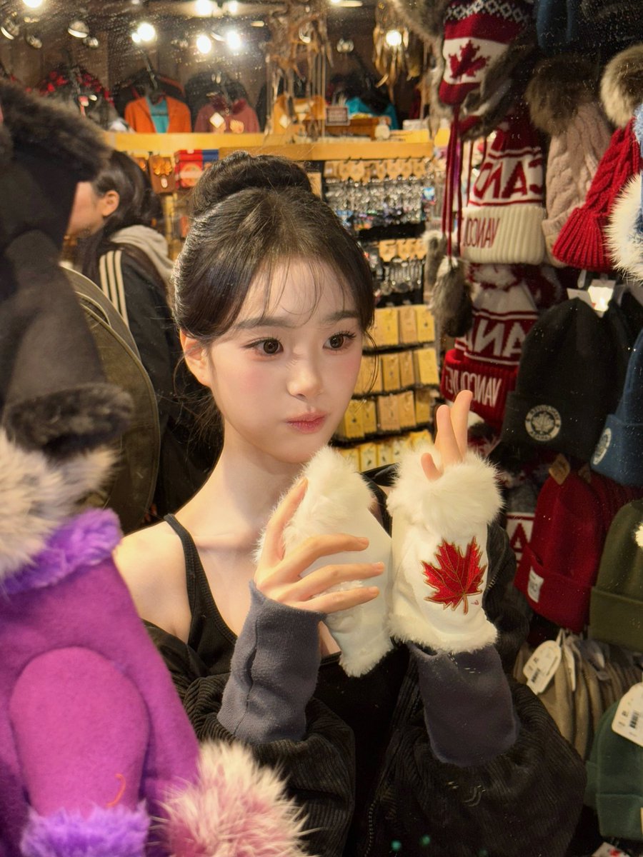 여자 너무 사랑스러워서 액정에 뽀뽀함
