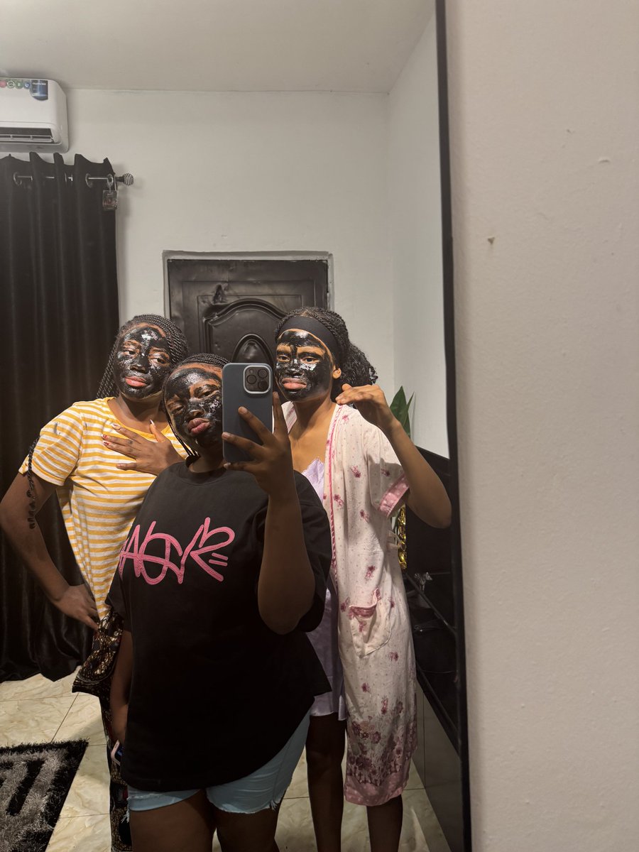 bbypsycho001's tweet photo. The trios core 😂. Still contemplating which is best for a wallpaper 😂😭 https://t.co/UhYAWwPw10