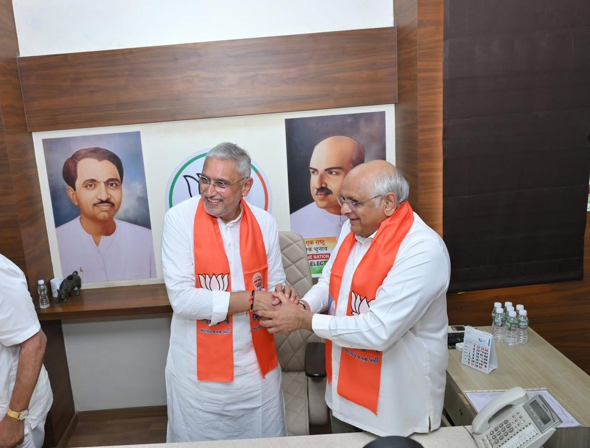 MLAJagdish's tweet image. ભારતીય જનતા પાર્ટી, ગુજરાતના પ્રદેશ અધ્યક્ષ તરીકે જવાબદારી મળ્યા બાદ પ્રદેશ કાર્યાલય 'શ્રી કમલમ્' ખાતે પાર્ટીના વરિષ્ઠ આગેવાનોની ઉપસ્થિતિમાં પદભાર સંભાળ્યો.
વંદેમાતરમ.