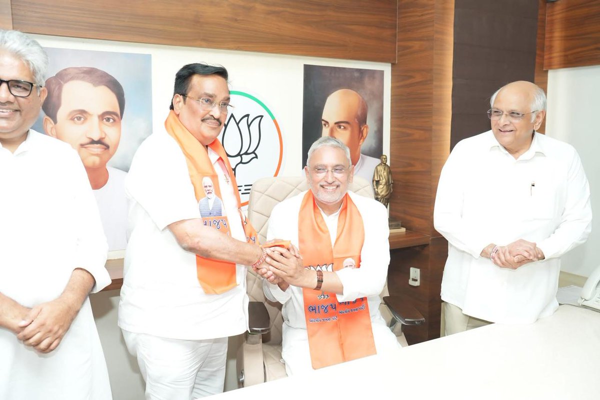MLAJagdish's tweet image. ભારતીય જનતા પાર્ટી, ગુજરાતના પ્રદેશ અધ્યક્ષ તરીકે જવાબદારી મળ્યા બાદ પ્રદેશ કાર્યાલય 'શ્રી કમલમ્' ખાતે પાર્ટીના વરિષ્ઠ આગેવાનોની ઉપસ્થિતિમાં પદભાર સંભાળ્યો.
વંદેમાતરમ.