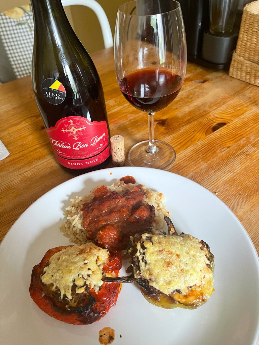 joukesp's tweet image. Good morning, Laura &amp;amp; friends.
Prayers for all.
Fresh, dry, 57°F
Lunch: stuffed bell pepper, wild rice w tomato sauce.
Superb ’12 Belgian PinotNoir by Ch. Bon Baron lm
90-92.
RSCA-RSCL now.
Visiting #1Daughter for coffee &amp;amp; #2Daughter afterwards (leaves for 5 wks Japan tomorrow!)