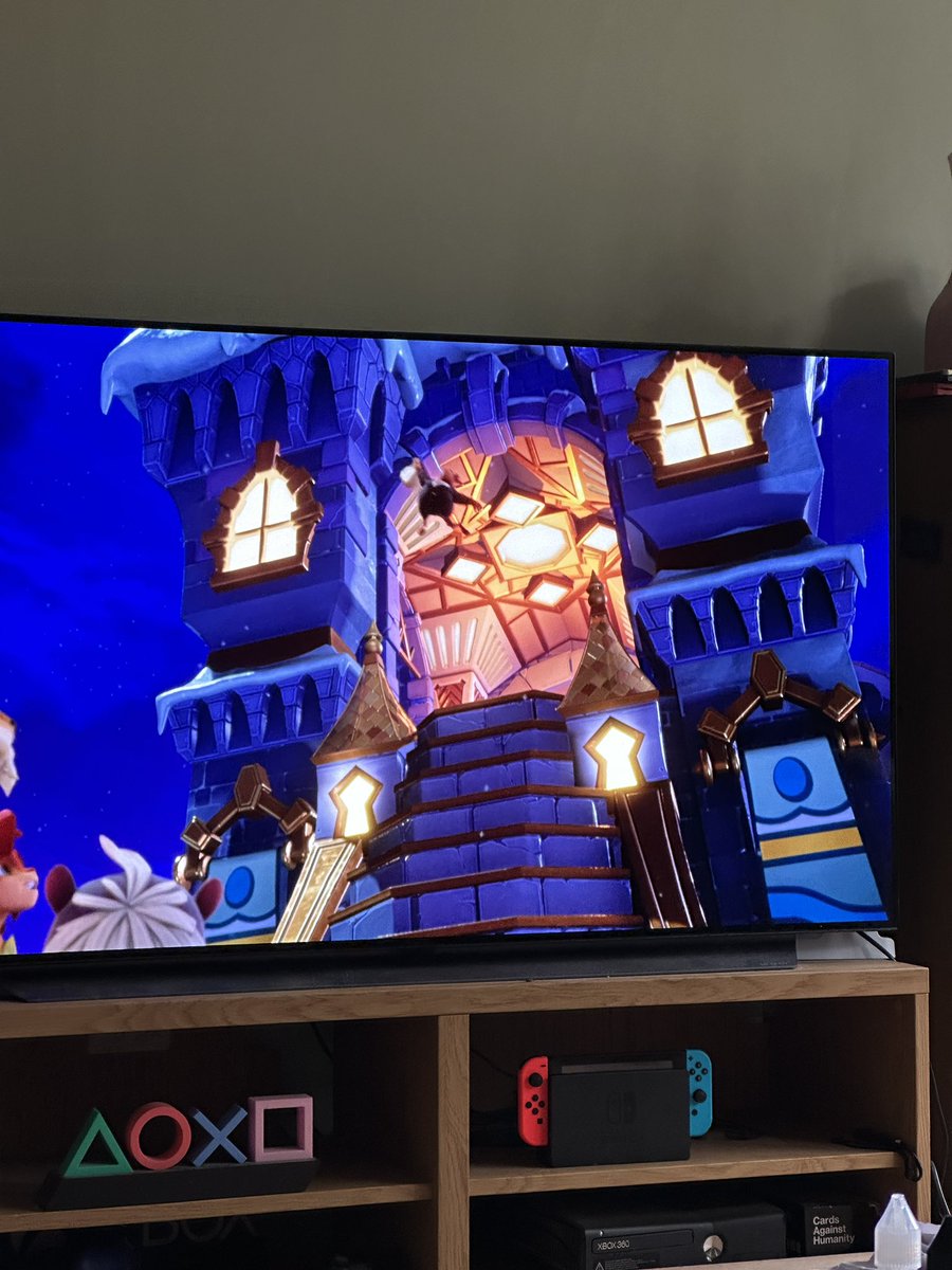 soarizard's tweet image. It gives me slight joy seeing Moneybags being thrown from the castle 🫢 #Spyro2