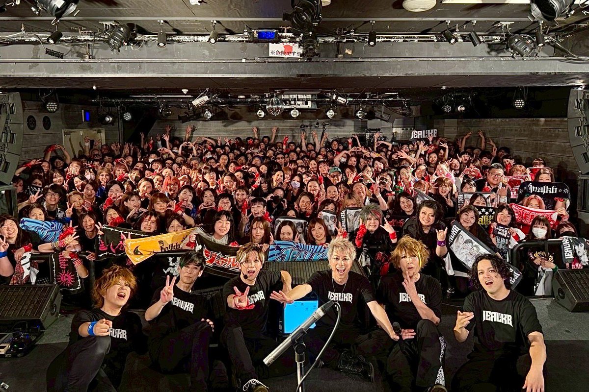hidekijealkb's tweet photo. 大阪は5年半ぶりのライブ！
でも変わらずみんな笑顔で待っててくれたおかげで最高のライブになったね！
来てくれたみんなおつかれー！

次は12/14ツアーファイナル東京で会おう！！ https://t.co/y2AH1eo6NI