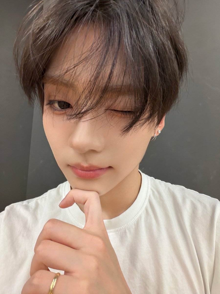 sangwonasi's tweet photo. spill my bini https://t.co/KJCoPgehxz