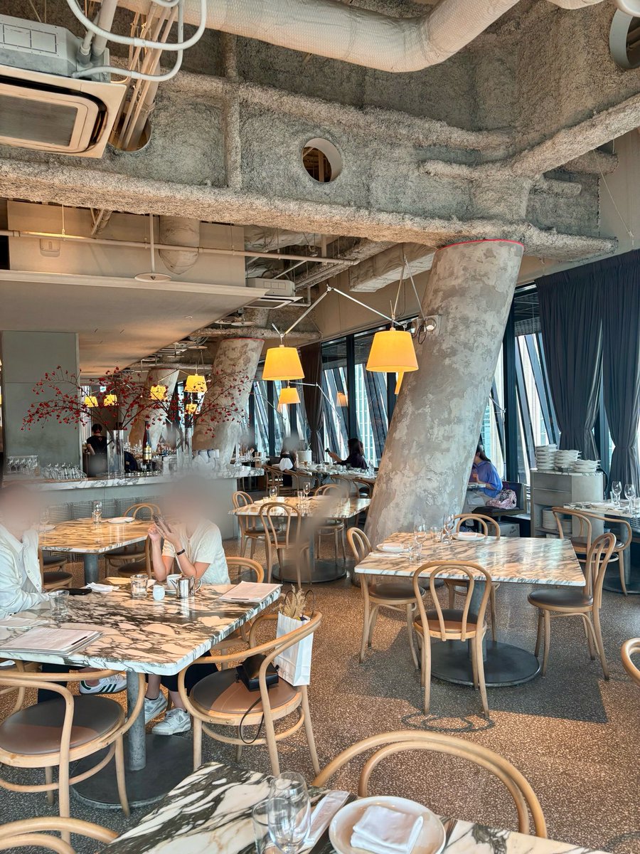 cstkhs's tweet image. 初めてギリシャ料理コースランチを食べながら🇬🇷のお酒OUZOを飲みました🍽️✨

レモンパイはイマイチやったけどそれ以外はめっちゃ美味しかった🤤💙🤍