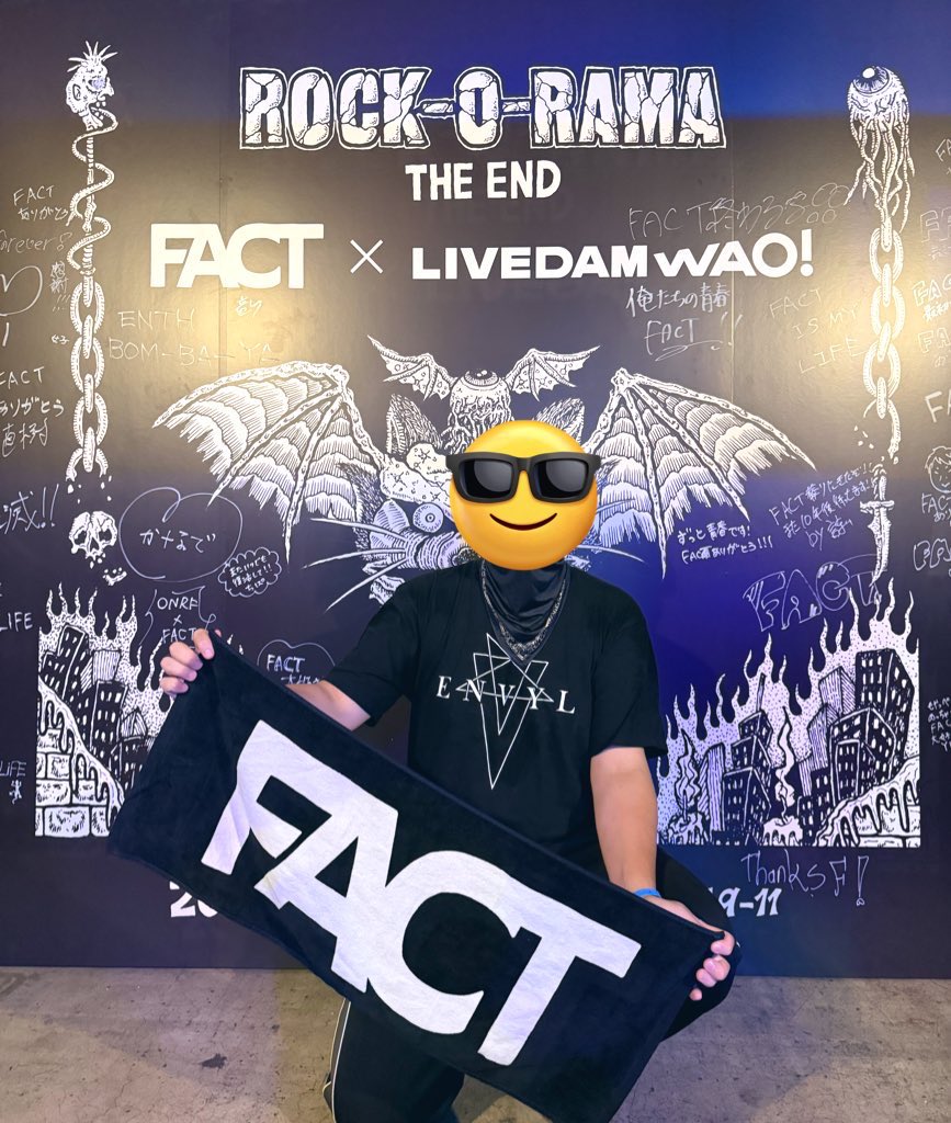 shin_Logic's tweet photo. "いつか見れたら"
と思ってたら解散してしまい
二度と会えなくなったのに
"いつか復活してくれ"
と曖昧な願いを叶えてくれたからには
絶対会わなきゃとココに来た
ハードコアでありポップであり
そして情熱的なFACT
青春を取り返させてくれて
マジでありがとう
#FACT
#ROCKORAMA
#THEEND
#FACT_DAM https://t.co/jZXPPaib6s