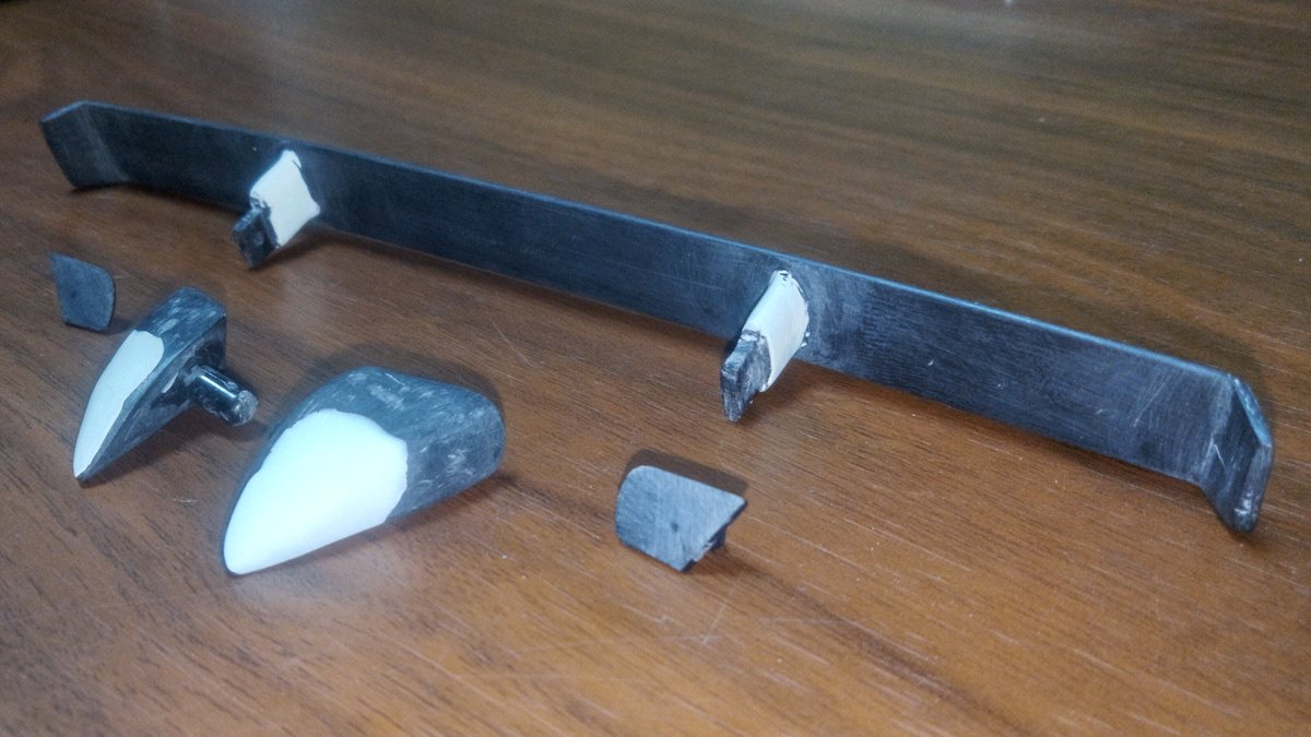 IG_RC_gunmetal's tweet image. ドアミラーとウイングの加工の続き
ポリパテを盛ってから削って成型
実車とは微妙に形状が違うが、雰囲気重視なのでこれでOK
後は黒サフ吹いて塗装

#ナイト2000 #Knight2000
#APlastics
#ラジコン