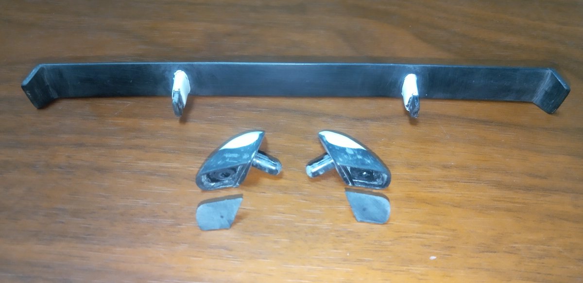 IG_RC_gunmetal's tweet image. ドアミラーとウイングの加工の続き
ポリパテを盛ってから削って成型
実車とは微妙に形状が違うが、雰囲気重視なのでこれでOK
後は黒サフ吹いて塗装

#ナイト2000 #Knight2000
#APlastics
#ラジコン