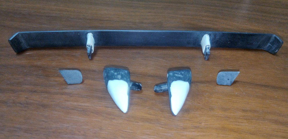 IG_RC_gunmetal's tweet image. ドアミラーとウイングの加工の続き
ポリパテを盛ってから削って成型
実車とは微妙に形状が違うが、雰囲気重視なのでこれでOK
後は黒サフ吹いて塗装

#ナイト2000 #Knight2000
#APlastics
#ラジコン