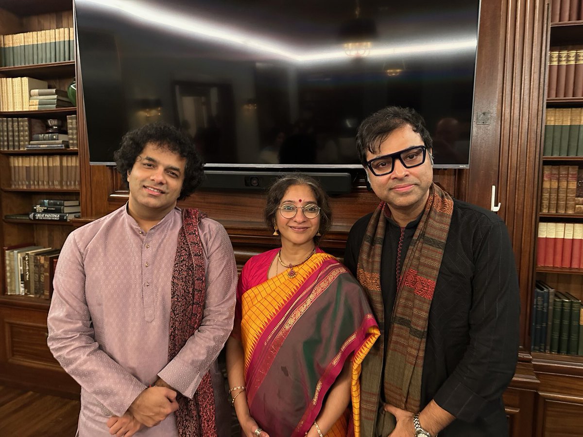 stringstruck's tweet image. Heartfelt thanks to my dear friend Tara Natarajan, and the wonderful folks at Lake Forest College for giving us a magical two days ❤️🙏

@AmitKavthekar