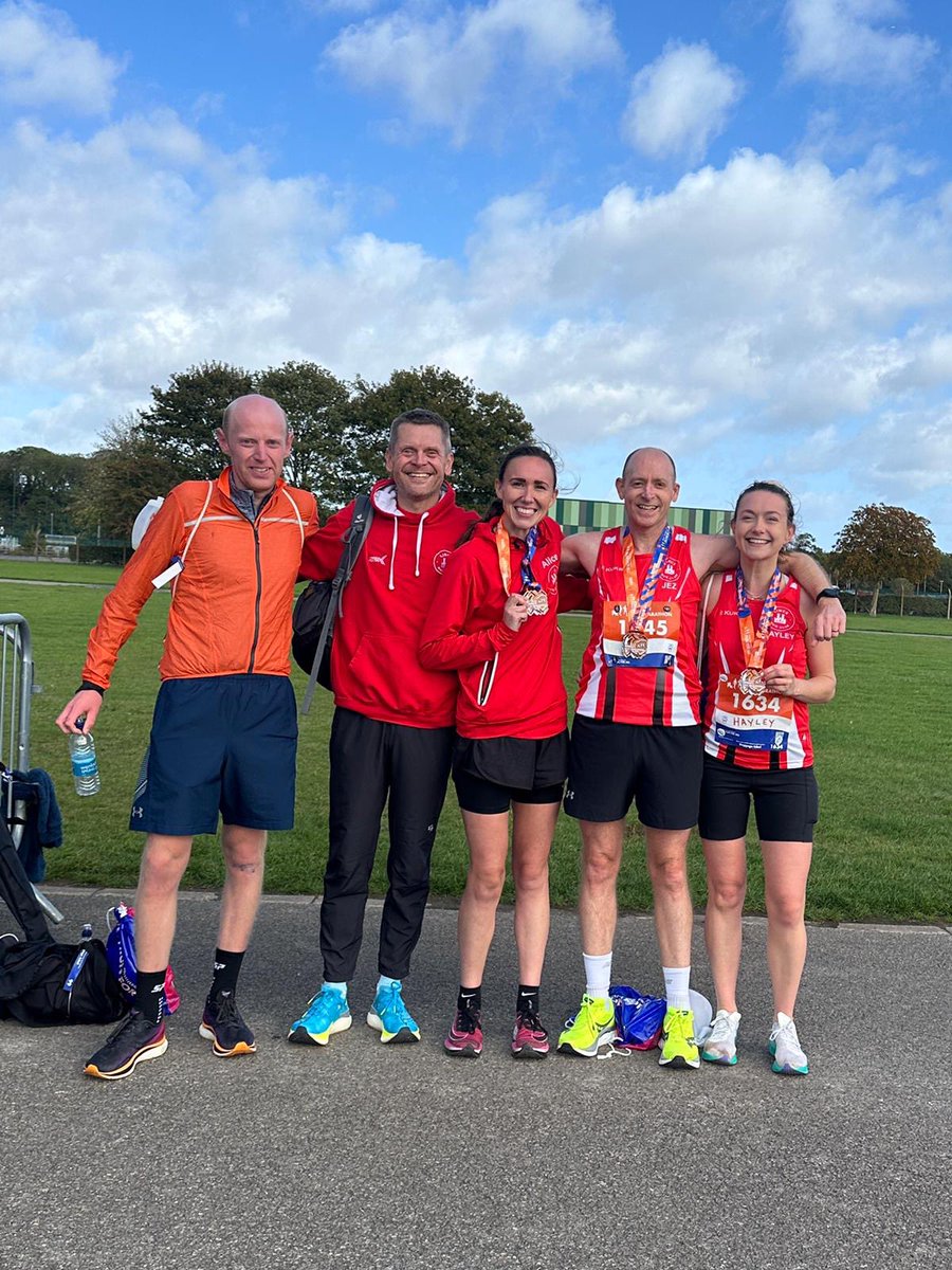 🏃🏻‍♀️Lincoln Half Marathon - new PB 1:33:57

💪🏻 Delighted with that on a tough day, and I’ve now set a new PB at every distance from marathon to 5k this year

👏🏻 Local support was top class - one guy asked ‘how come everyone knows you here - are you famous?!’ #lincolnhalfmarathon