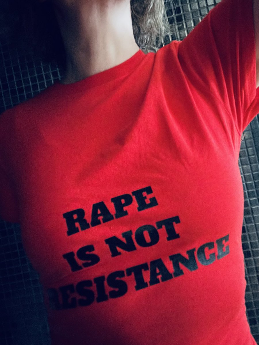 My right shoulder is injured. 
But my brain is working perfectly. We all know: rape🫵🏼is🫵🏼not🫵🏼resistance!

Now, together with humanity, I wait for the end of the war and the return of the hostages. #Hamas must finally release the hostages. 
#BringThemHomeNow 🎗️