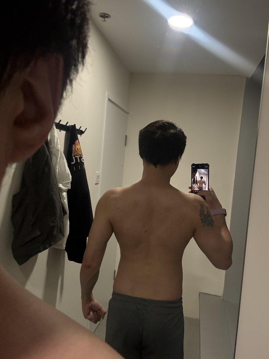 tobi_cheuk's tweet photo. 晒肥肉系列之已練背 https://t.co/DinB6DYSIP