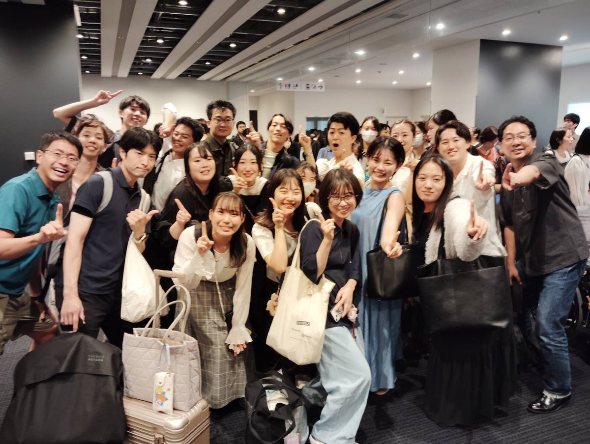 結果発表〜！！
皆さんお疲れ様でした。
全国大会に進まれる合唱団のみなさんおめでとうございました
皆さんの素敵な演奏を全国の方々へお届けください♪
応援しています
