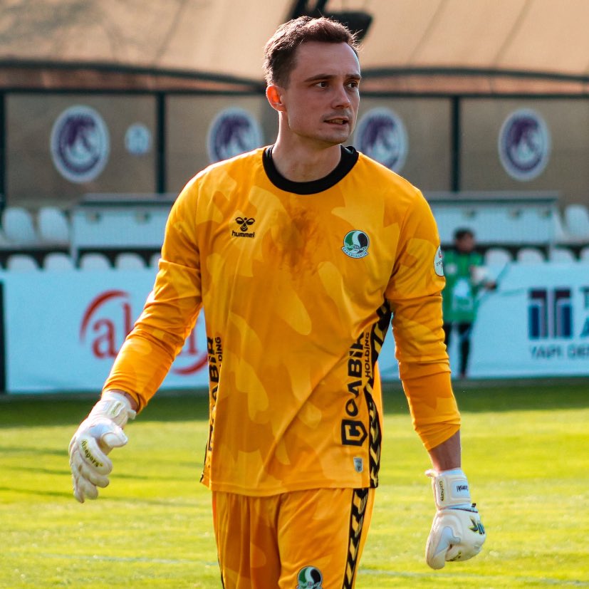 Babamda bu adamın telefon numarası var akşam arayıp tebrik edicem