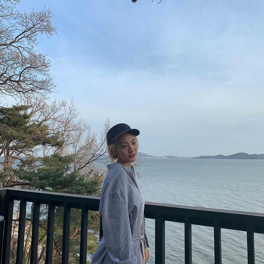 clovergraph's tweet image. This is me saliendo después de haber conocido a our #𝑝𝑒𝑎𝑟𝑙ఌ观星, y sigo sin creerlo !! Porque luego de esperar tanto por #𝓗anonৎ୭𝟺날 ahora sí pude asistir y espero volver de nuevo, claro que sí. Voy a comenzar a ahorrar desde ahora mismo para cuando se anuncie nueva fecha.