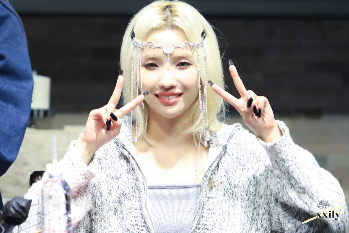 clovergraph's tweet image. This is me saliendo después de haber conocido a our #𝑝𝑒𝑎𝑟𝑙ఌ观星, y sigo sin creerlo !! Porque luego de esperar tanto por #𝓗anonৎ୭𝟺날 ahora sí pude asistir y espero volver de nuevo, claro que sí. Voy a comenzar a ahorrar desde ahora mismo para cuando se anuncie nueva fecha.