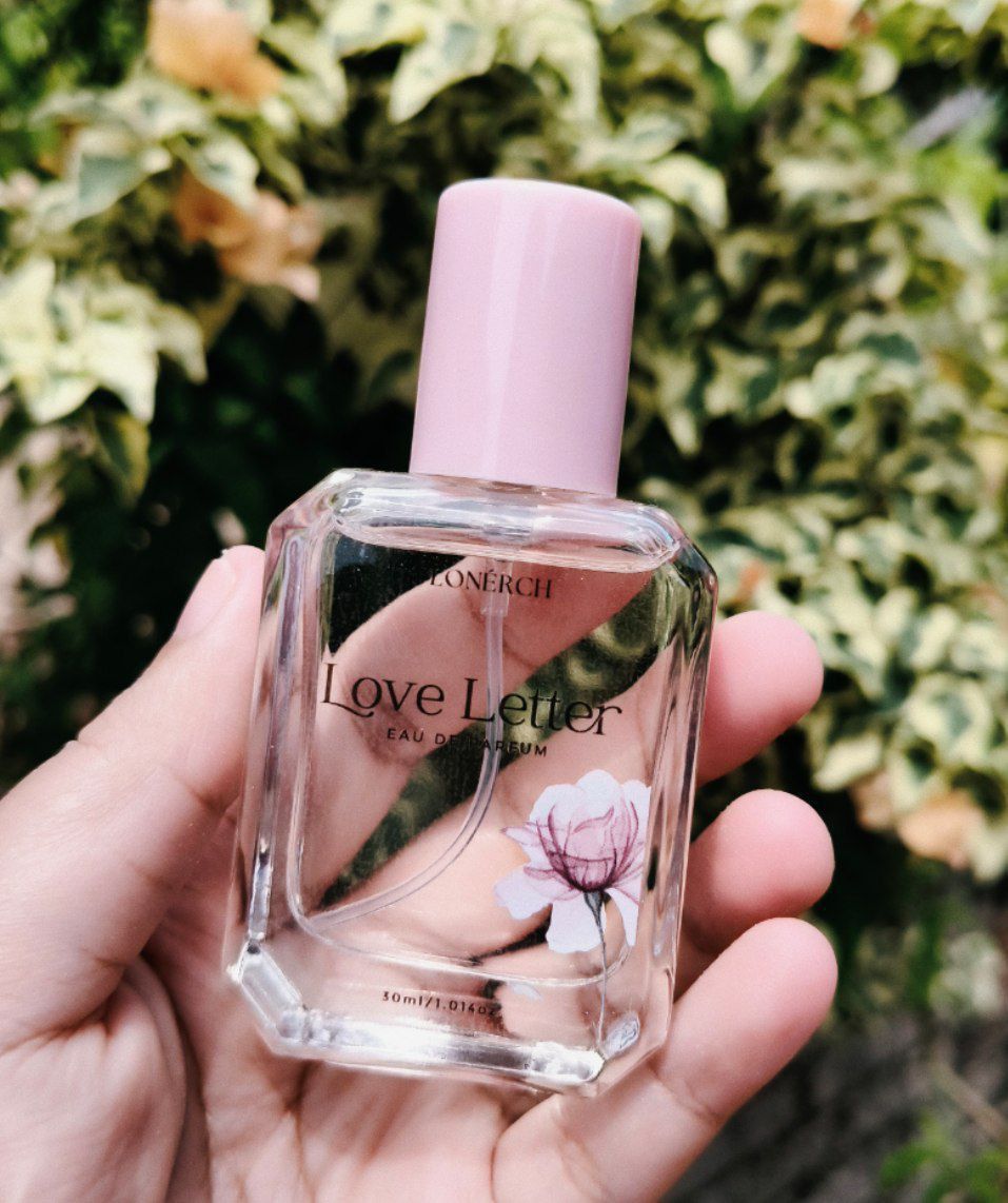 goodlucksofea's tweet photo. In case you're looking for a new perfume, please try love letter. Memang wangi nak mampos, bau dia, boleh buat orang toleh dua kali babes. 

Affordable price tapi performance dia sangat sangat amazing ya, long lasting up to 8hours+ 🥹 https://t.co/FJuHdH2VFo