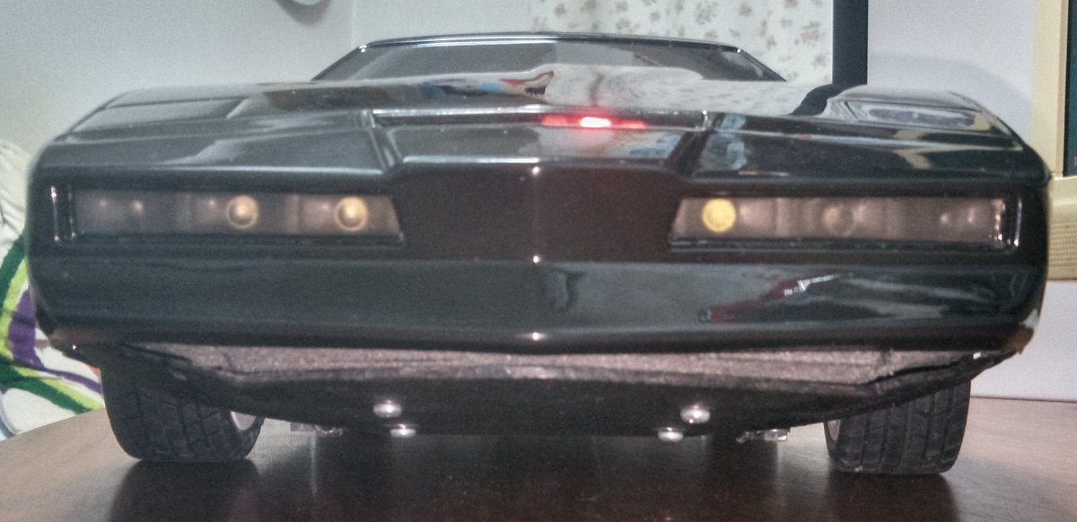 IG_RC_gunmetal's tweet image. フロントバンパーを横から見るとボディからはみ出してみっともない
そこで端を斜め上に曲げ、あわせてウレタンもカット
これで見栄えが良くなった
リア側は新しいウレタンバンパーを入手後に修正かな

#ナイト2000 #Knight2000
#APlastics
#TT02
#ラジコン