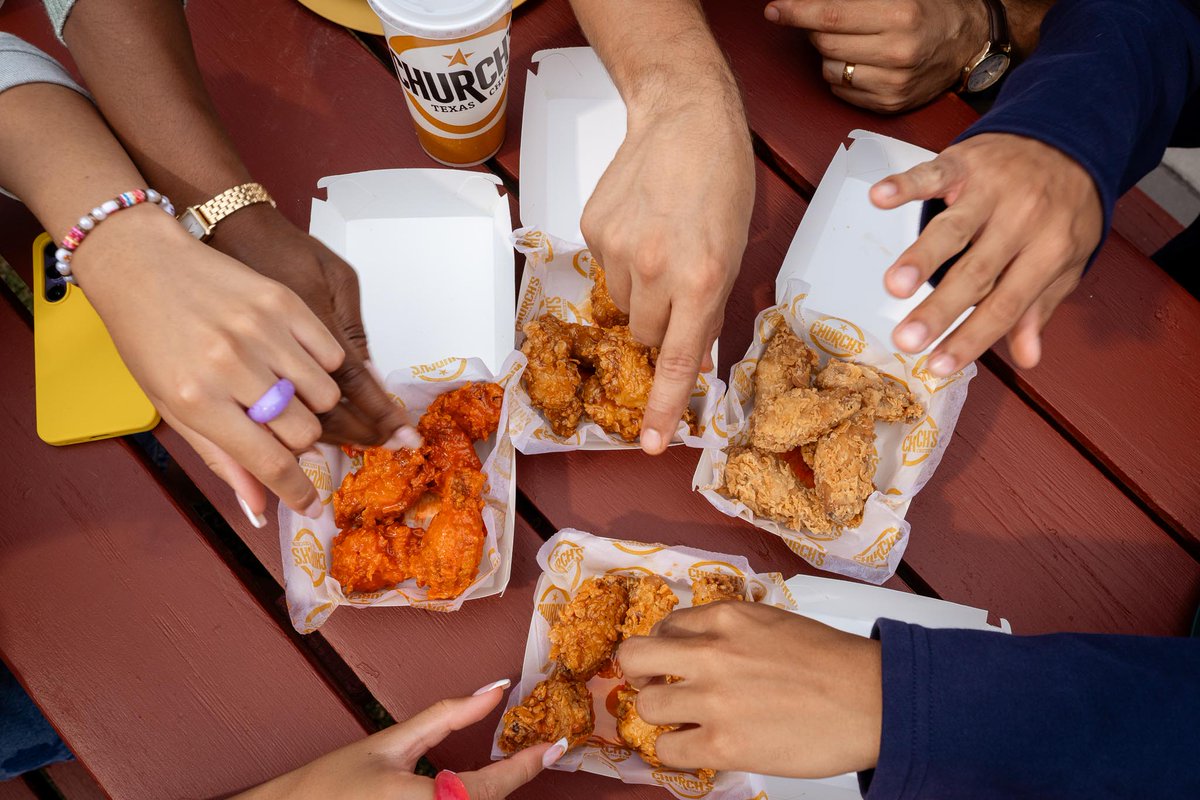 natprovisioner's tweet image. QSR chain @ChurchsChicken is adding bone-in wings to the menu, debuting in four flavor varieties.

➡️ Learn more here: brnw.ch/21wWmol
#chicken #wings #QSR #ChickenWings