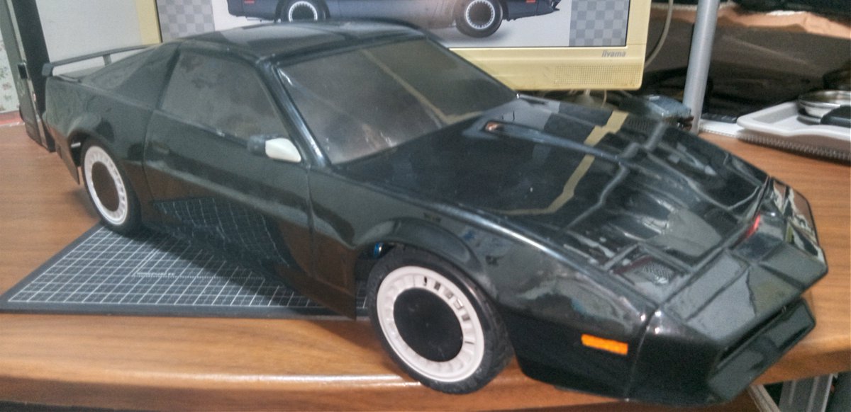 IG_RC_gunmetal's tweet image. ボディを載せるとウレタンバンパーがぴったりフィットしているのが分かる
カイダック板を目一杯のサイズで作らなかったのは、ボディの付け外し時に引っ掛かって破損しそうだったため

#ナイト2000 #Knight2000
#APlastics
#TT02
#ラジコン