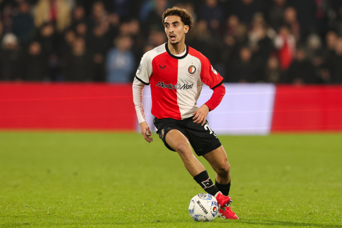 ScoutingOranje's tweet photo. El pase de Oussama Targhalline 🇲🇦 para que Ayae Ueda 🇯🇵 se quede frente al portero es una maravilla. Gran sensibilidad para filtrar el balón entre la defensa rival.

Su evolución de la pasada campaña a esta es más que notable.

Le va a dar pelea a In-Beom Hwang 🇰🇷 en el pivote. https://t.co/rqfwDpIAcS