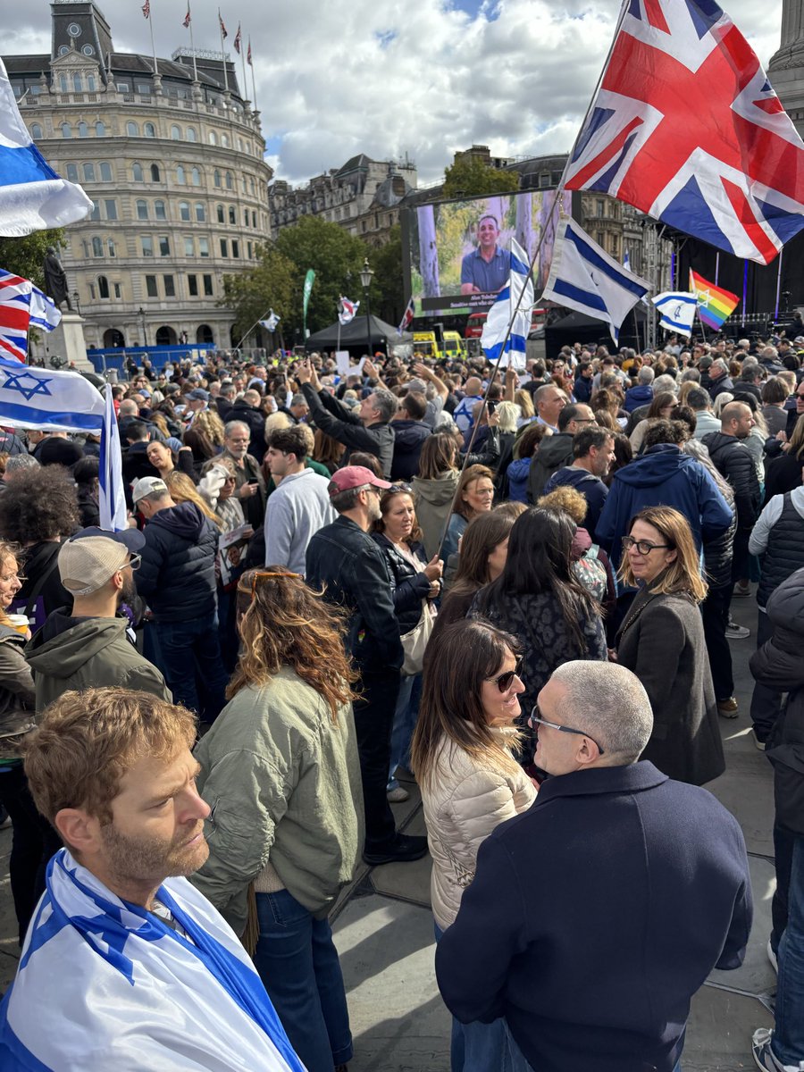 debra_author's tweet image. Remembering the 1200 murdered on 7 October #NeverAgain #BringThemHomeNow