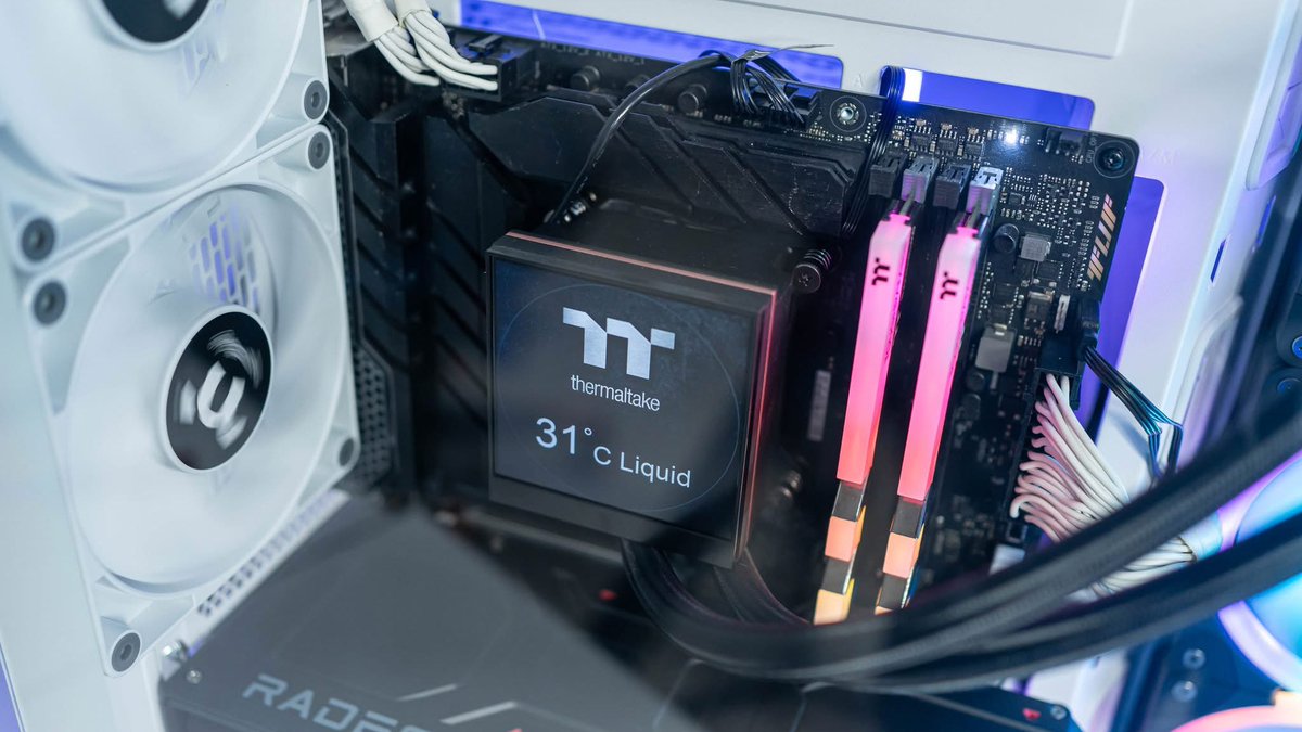 ThermaltakeJ's tweet photo. ベゼルレスな3.95㌅の四角形液晶が搭載されたAIOクーラー《MAGFloe Ultra ARGB Sync》
どんな映像を表示するか悩みますね💭
#Thermaltake 製品が気になったらいいね 👇❤️ https://t.co/yb5BYT5uy2