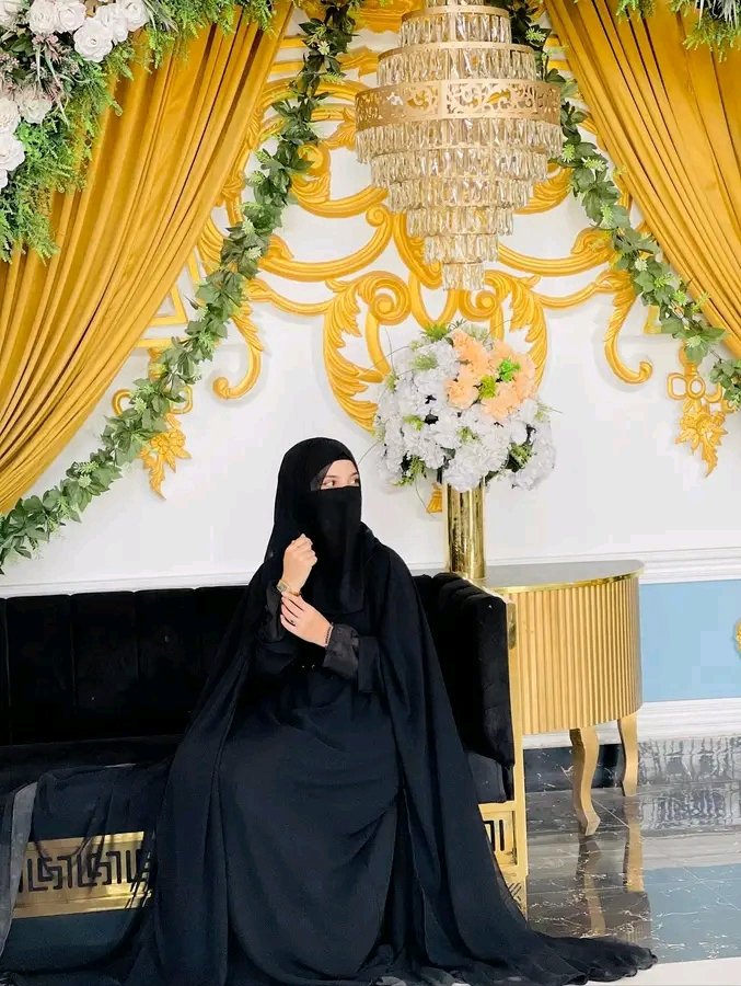 *یک طرفہ چیز تکلیف دہ ہوتی ہے جیسے ؛💔🫠*

*انتظار کرنا جب کے دوسرا مصروف ہو،* 
*اک فکر کریں دوسرا بےپرواہ گھومے پھرے*
*ایک لِکھتا ہے اور دوسرا نَہ پڑھے!*

*اور سب سے بڑھ کر... ایک محبّت کرے* 
*دوسرا جانتے ہوئے بھی انجان بن جائے🥀🖤"*