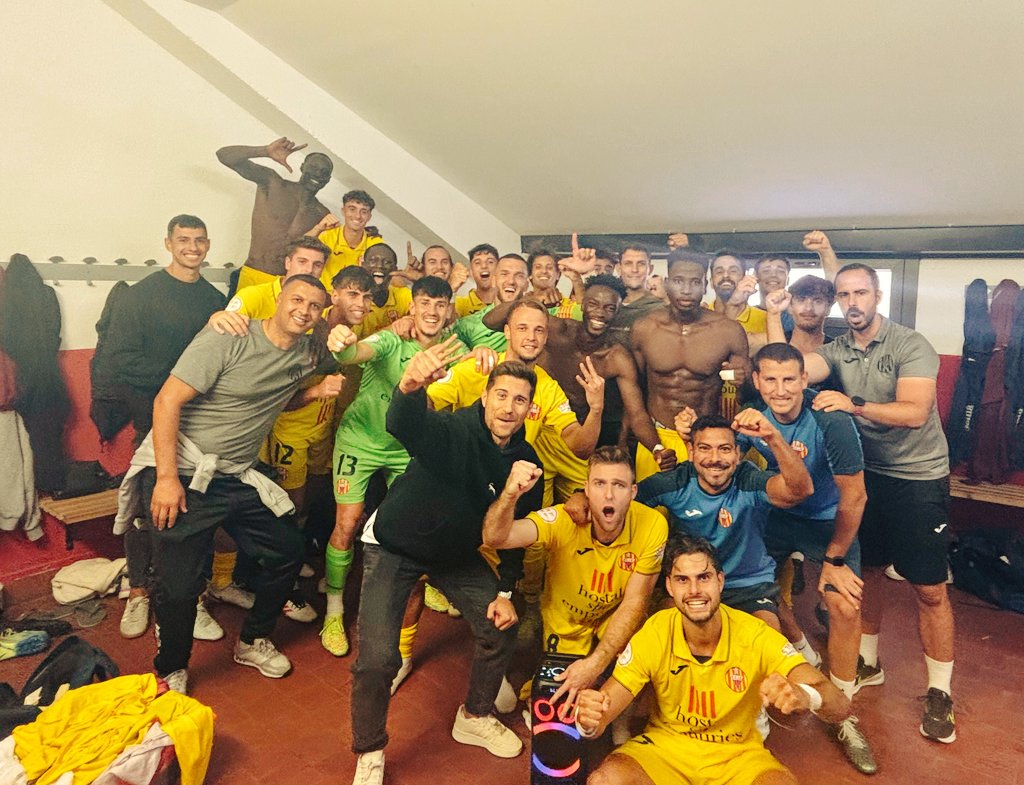 ✌️😍𝐕𝐈𝐂𝐓Ò𝐑𝐈𝐀 𝐃'𝐄𝐐𝐔𝐈𝐏 

<a href="/uevic/">Emmanuel Aragoza Gue</a> 1️⃣🆚️2️⃣ @fclescala 

Nil Arumi (15'), Youssef Zayzoun (31') 

Una primera part on l'equip s'ha mostrat molt superior ha servit per endur-nos els tres punts de Vic. Els últims minuts ha tocar remar, competir i estar compromès en defensa