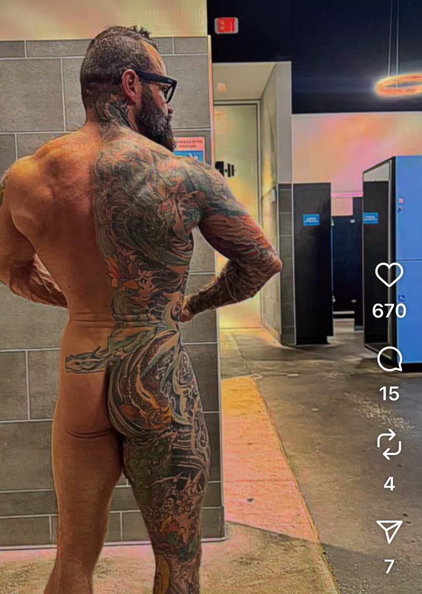 thatdmck's tweet photo. #TankJoey showing the goods. #gay #gaymen #gaymale #gaymuscle #gaybody #malechest #abs #malebutts https://t.co/Ov8cMItHAA