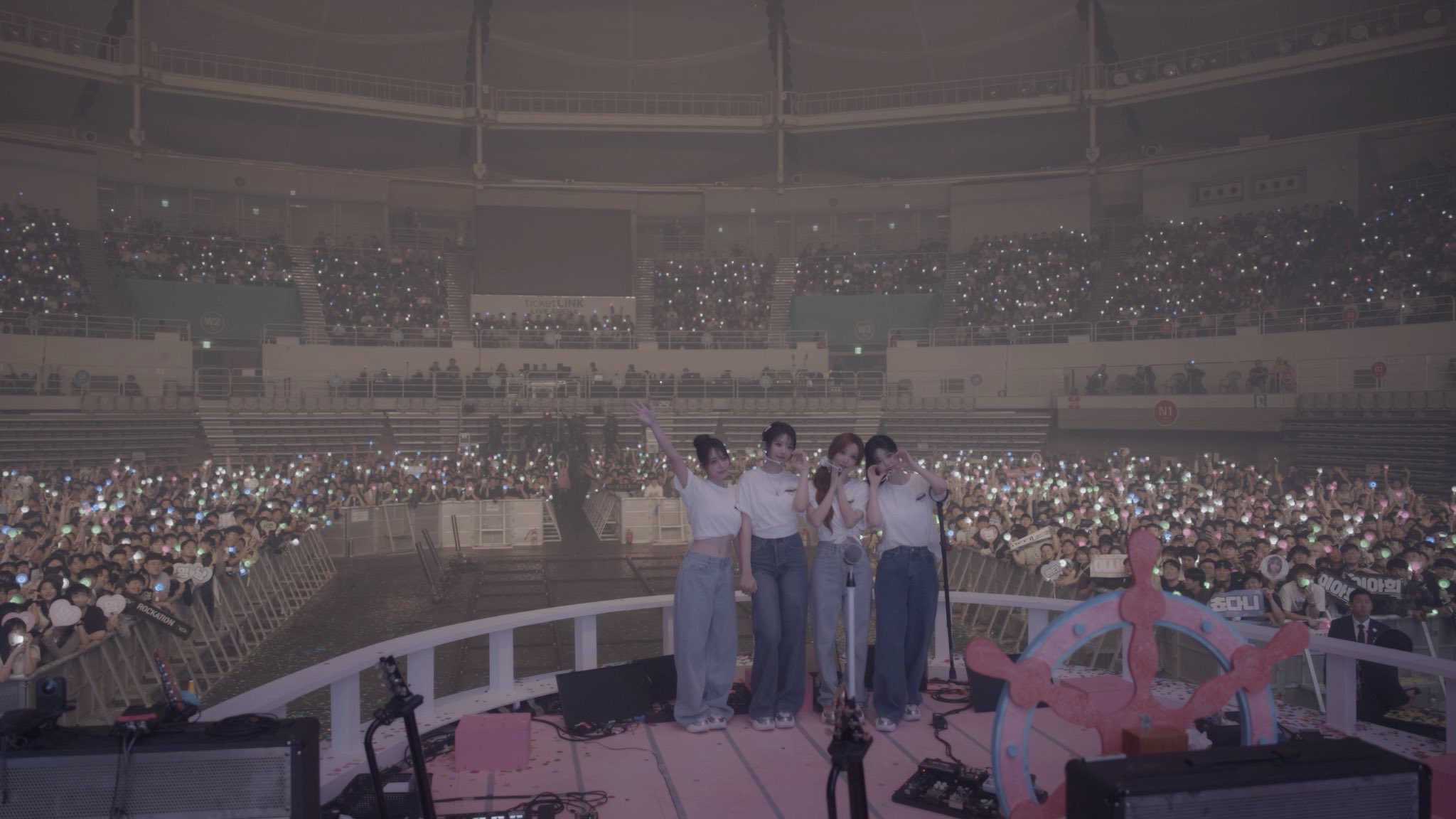 G2f7ow3agAAHN2P?format=jpg&name=large