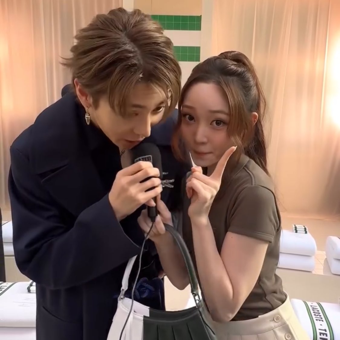 chanyatzip's tweet photo. 일케 가까이 있어도되나..?

#찬냣 https://t.co/q9q56unyho