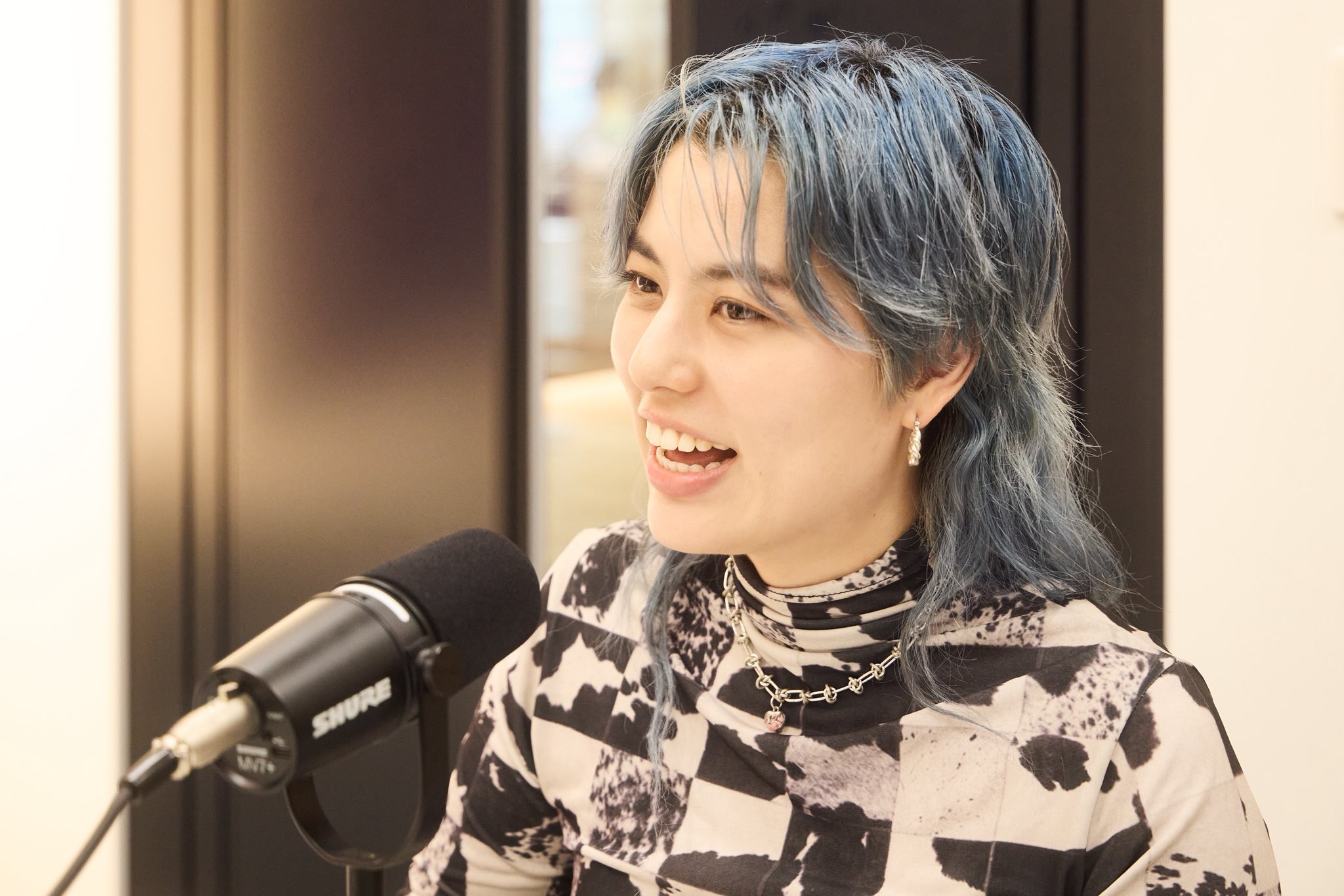 令和ロマン くるま チェキ mqdefault.jpg