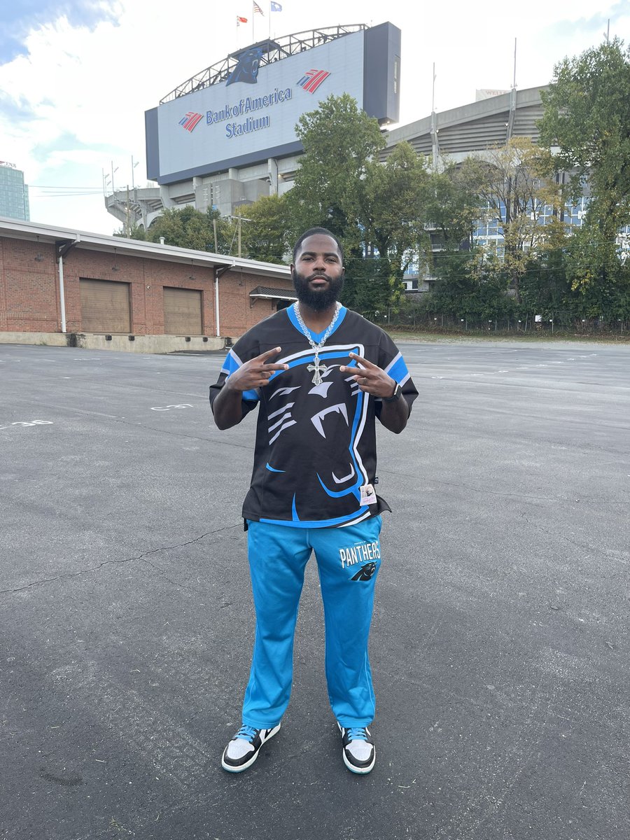 iamaaronchasejr's tweet image. GAMEDAY💙🖤 #Panthers #KeepPounding