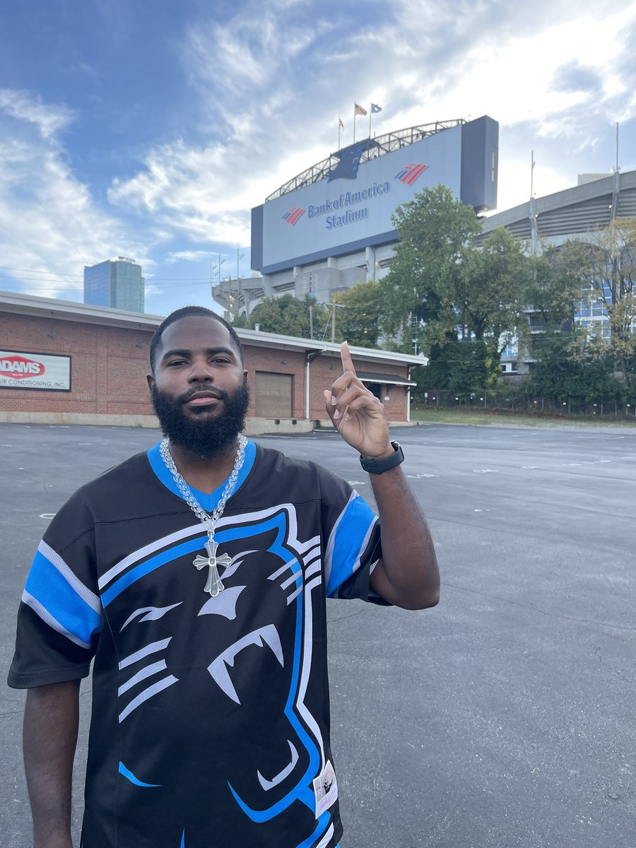 iamaaronchasejr's tweet image. GAMEDAY💙🖤 #Panthers #KeepPounding