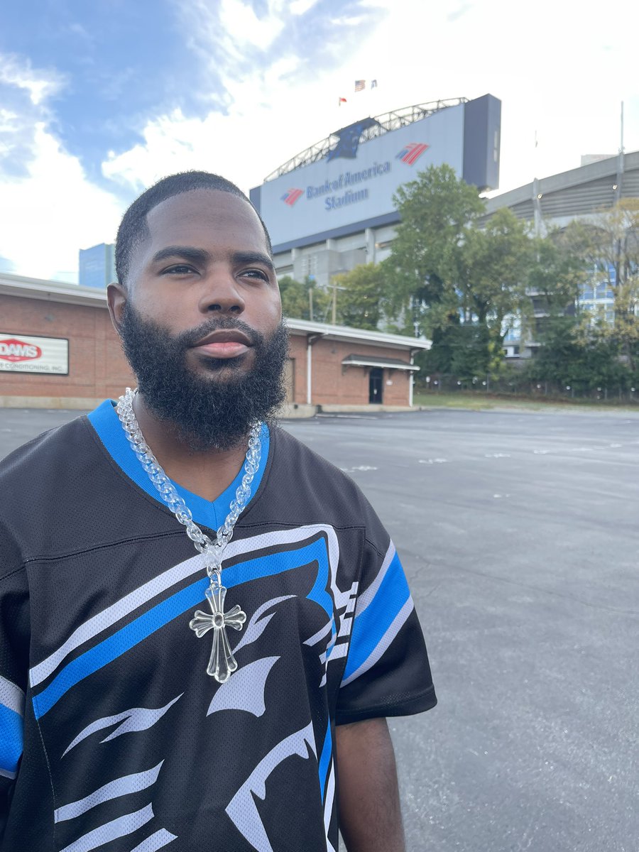 iamaaronchasejr's tweet image. GAMEDAY💙🖤 #Panthers #KeepPounding
