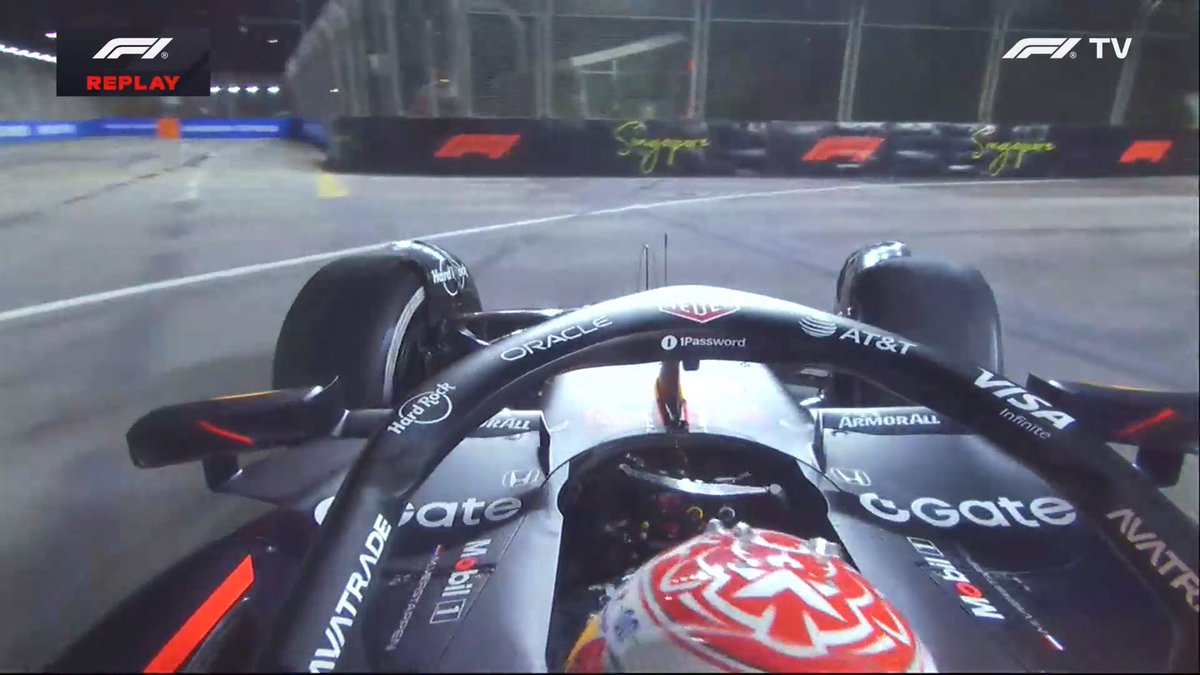FormulaSourceIG's tweet image. Max Verstappen&apos;s braking error at Turn 14! 😯

The Dutchman complains about his car.

#F1 #SingaporeGP 🇸🇬