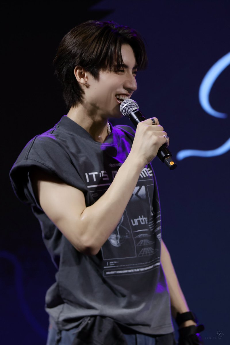 260925

ก็เพิ่งรู้ว่าไมค์มานหนักขนาดนิ้ ㅠ ㅠ

#URTHExPERSES
#PERSES_TH #JUNG_PERSES