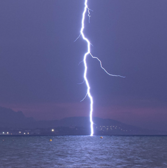 FulgurZone's tweet photo. ⚡Nouvel Impact ajouté !⚡

📸 Adrien Orages
💧 Impact sur l'Eau

Plus de détails sur Fulgur'Zone
👉https://t.co/r4MVCMp8b0 https://t.co/8LOJZqLaZb