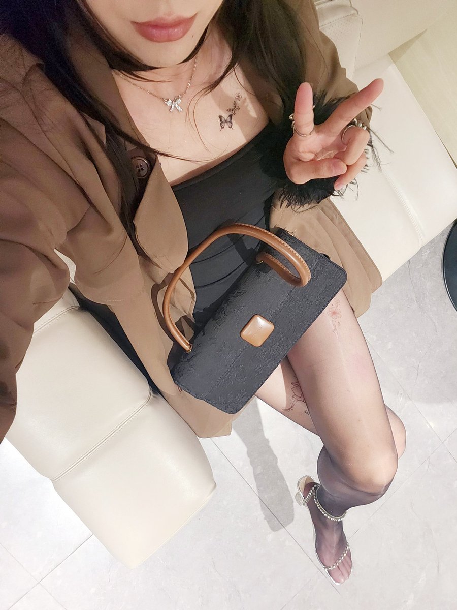 不用担心，还活着，过的也不是很好 #伪娘