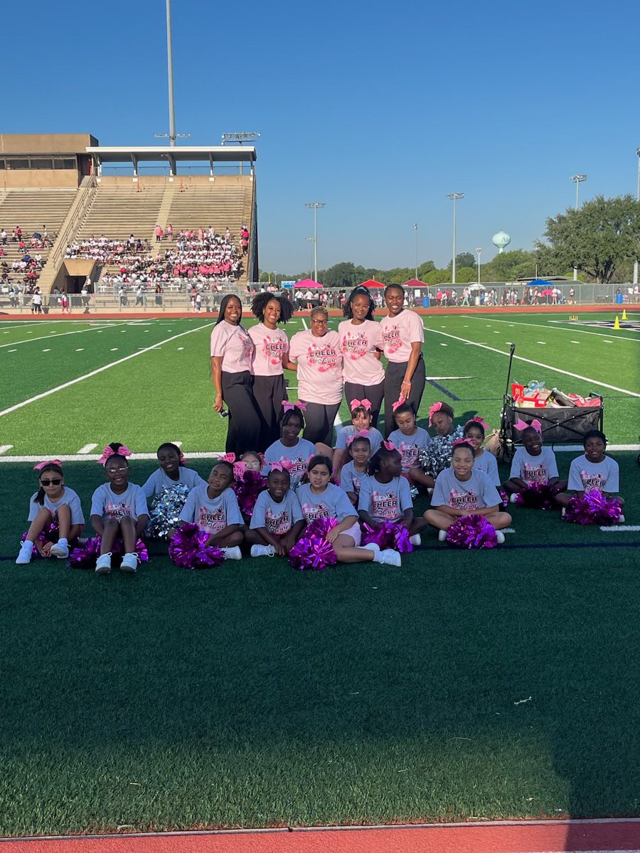 DEMETRICAS33959's tweet image. These cheerleaders brought the energy, smiles, and spirit to their very first performance! 💖
Hard work, teamwork, and a whole lot of heart — that’s how we do it! 💪🎉 💥 @PetroskyPirates 
#FirstPerformance #CheerSquad #breastcancerawareness #CheerDebut #ProudCoach