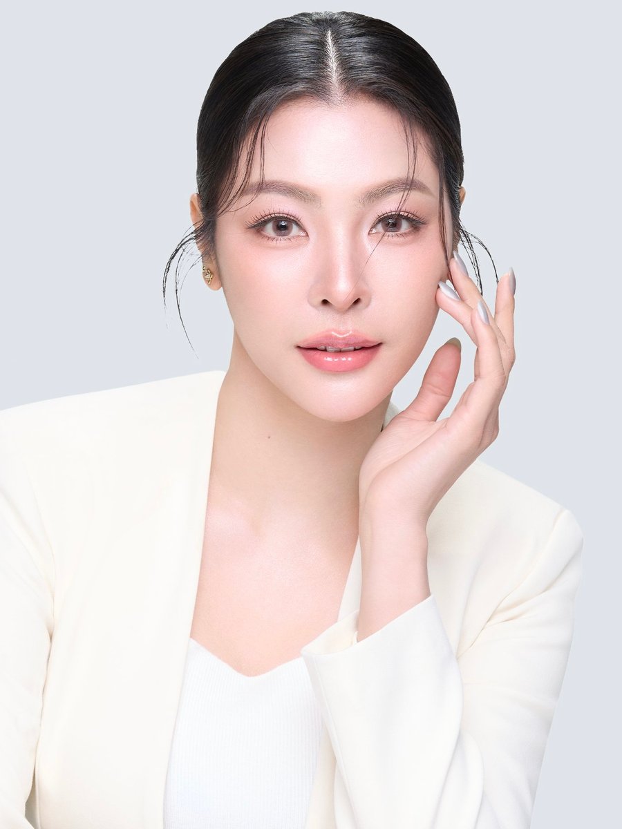 SOASTARTEAM's tweet image. ✨Congratulations to Faye Peraya on being nominated for 2025 The Most Influential Asian Artist
🔗Voting Link: soatop.club/?sid=a4h5aw4a
📅Voting Deadline: Oct 19th, 2025 21:00(BKK)
#FayePeraya #fayemalisorn #ฝ้ายพีรญา
@malisorn00 @GalleryFaye @FayePeraya_INT