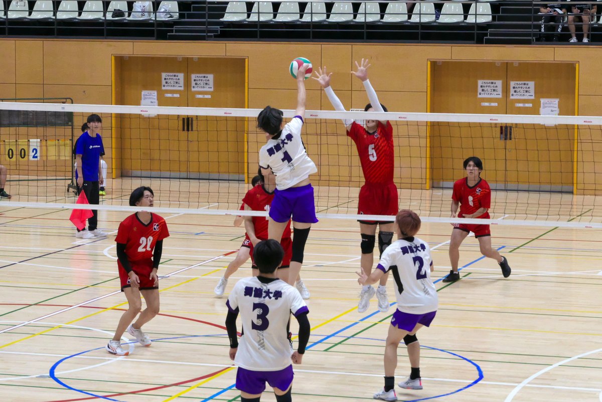 dokkyovolley_ob's tweet photo. 男子4部リーグ開幕しました
獨協大学vs流通経済大学
17-25/23-25
前回まで3部の強豪校、でも新布陣も回りだしてきっと次に繋がる！
#獨協 #男子バレ #獨協バレー部 #獨協男子バレーボール部 #dokkyo #volleyball #dokkyouniversity #dokkyovolleyball https://t.co/3D2F3rYMwe