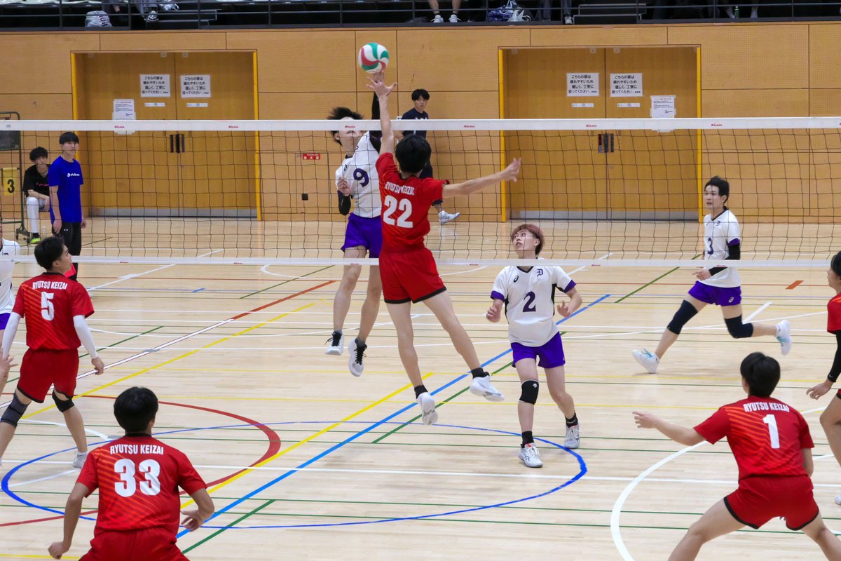 dokkyovolley_ob's tweet photo. 男子4部リーグ開幕しました
獨協大学vs流通経済大学
17-25/23-25
前回まで3部の強豪校、でも新布陣も回りだしてきっと次に繋がる！
#獨協 #男子バレ #獨協バレー部 #獨協男子バレーボール部 #dokkyo #volleyball #dokkyouniversity #dokkyovolleyball https://t.co/3D2F3rYMwe
