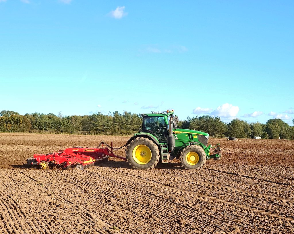 NoonanAgri's tweet photo. #maize #silage #reseeding made the most of the good weather September gave us #Ireland #keeperlit🔥 https://t.co/G4QpyzGKED
