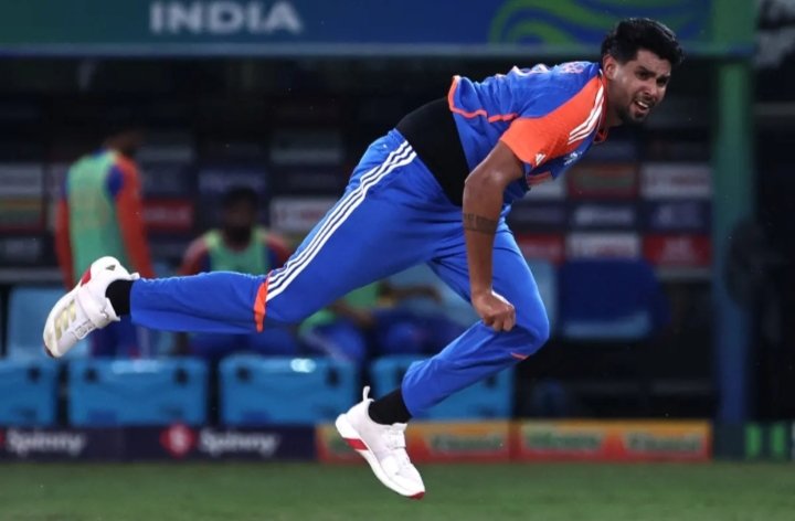 cricinsights1's tweet photo. 🎯 WICKET!
⏱ Over: 8 Over
⚡L Hearne 16(13) ct Riyan Parag 🧤 b Harshit Rana 🎳
🇦🇺 Australia A 44/4
#IndAvAusA #IndiaASeries #CricketFever #WicketAlert
#HarshitRana #INDvsAUS https://t.co/cqrpK0SXvA